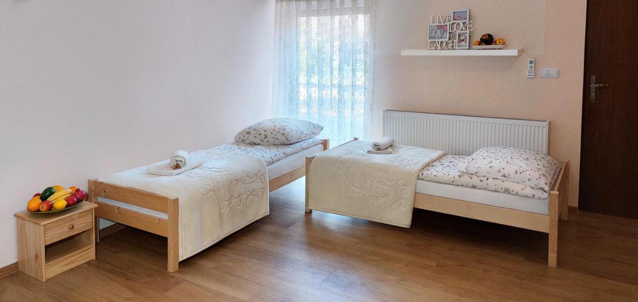 Apartamenty Gorki Male Tuszyn Exterior foto