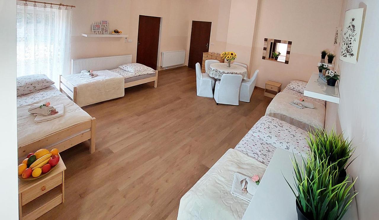 Apartamenty Gorki Male Tuszyn Exterior foto